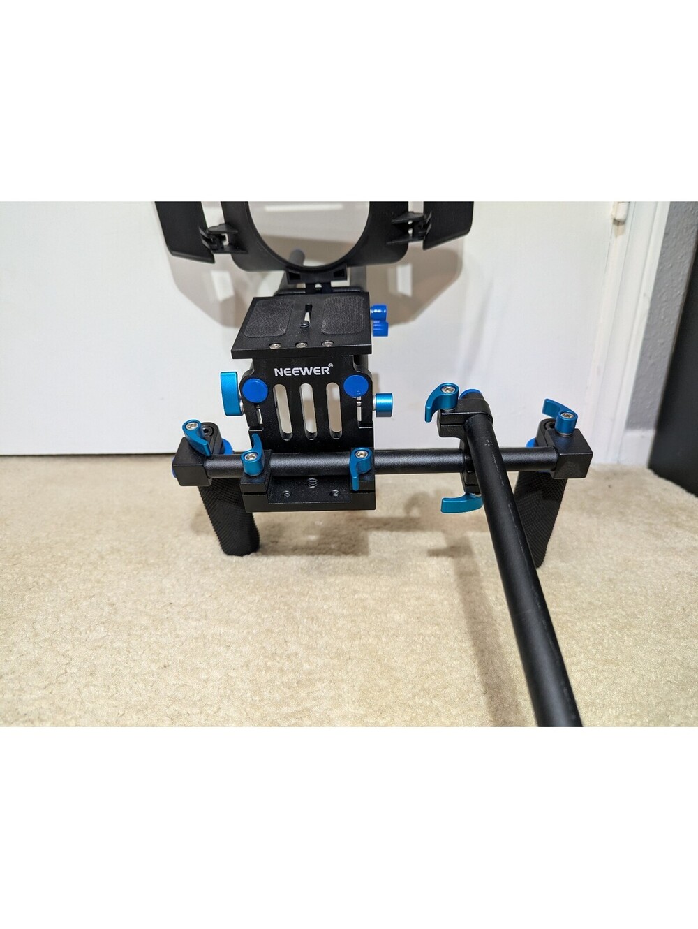 NEEWER Camera Shoulder Rig Kit - Picture 4 of 5